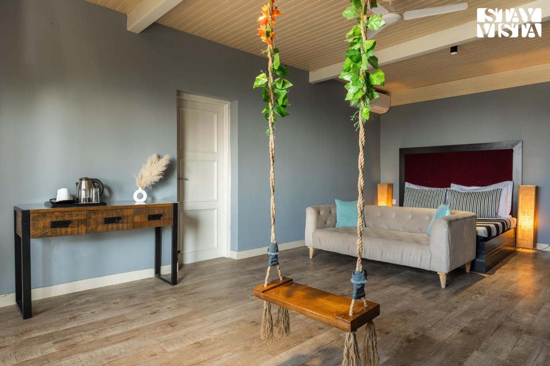 Stayvista At Serene With Outdoor Bonfire Barog Exterior photo